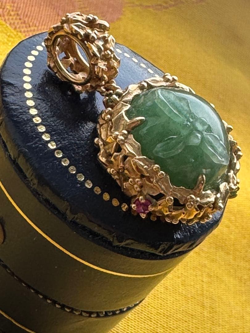 SALE 最終価格貴重！未使用14Ｋグリーンジェイド 花彫刻 ペンダントトップ