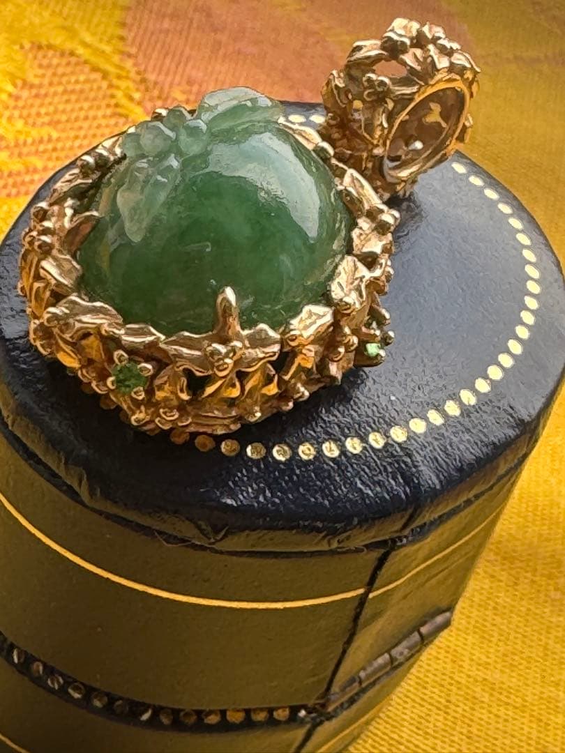 SALE 最終価格貴重！未使用14Ｋグリーンジェイド 花彫刻 ペンダントトップ