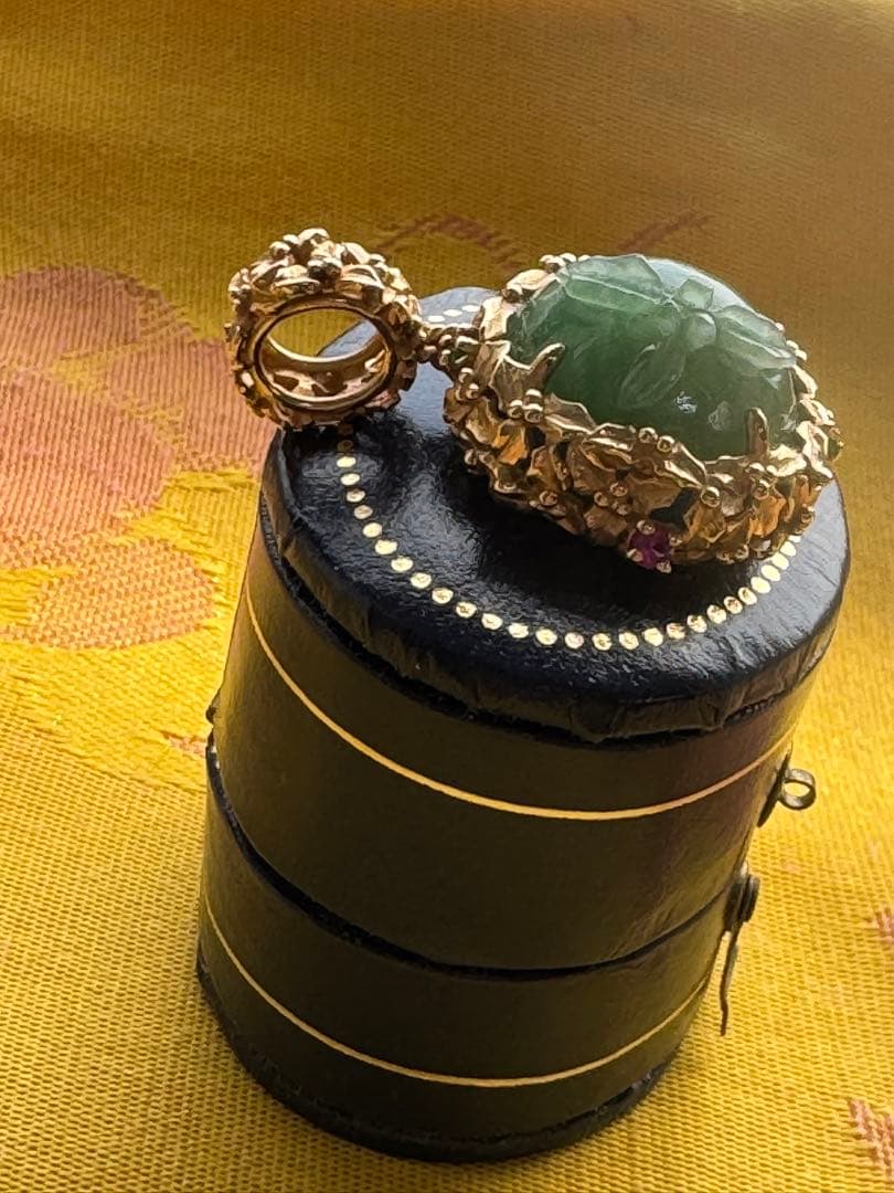 SALE 最終価格貴重！未使用14Ｋグリーンジェイド 花彫刻 ペンダントトップ