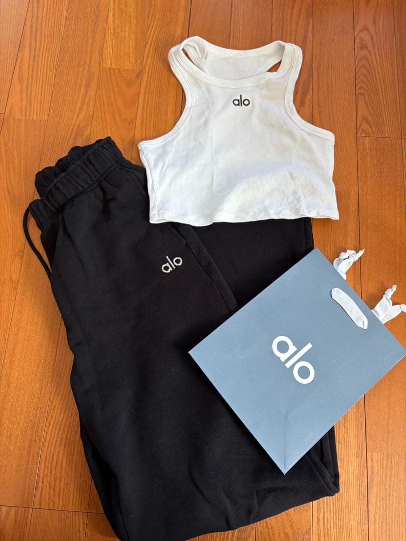 alo yoga スウェット　タンクトップ