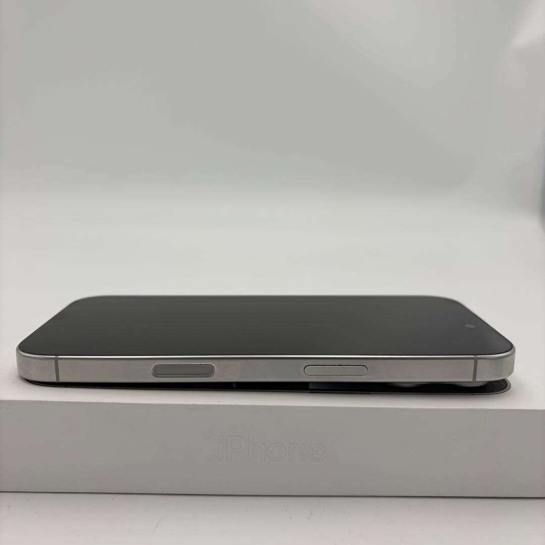 Apple iPhone 16 Proホワイトチタニウム256GB