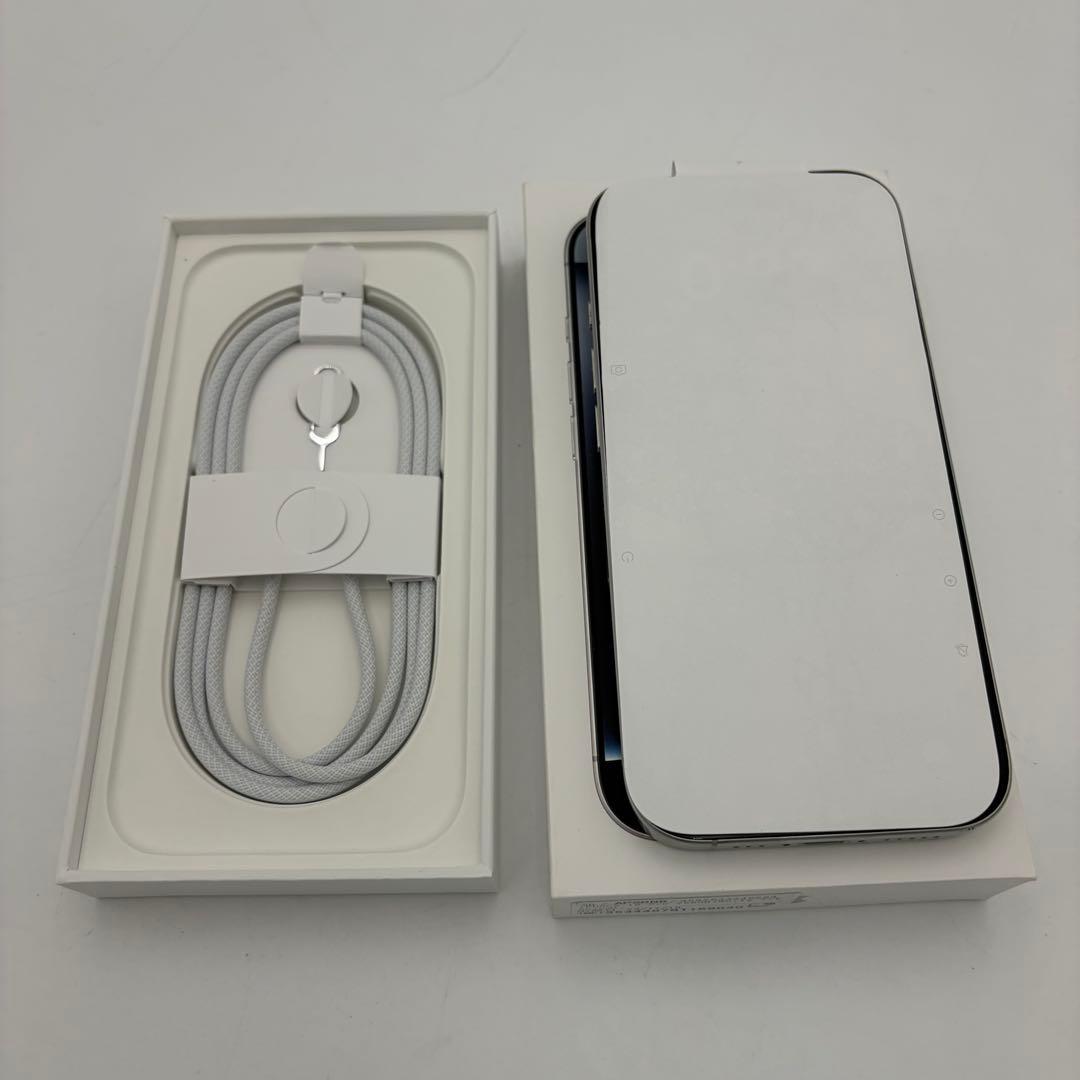 Apple iPhone 16 Proホワイトチタニウム256GB