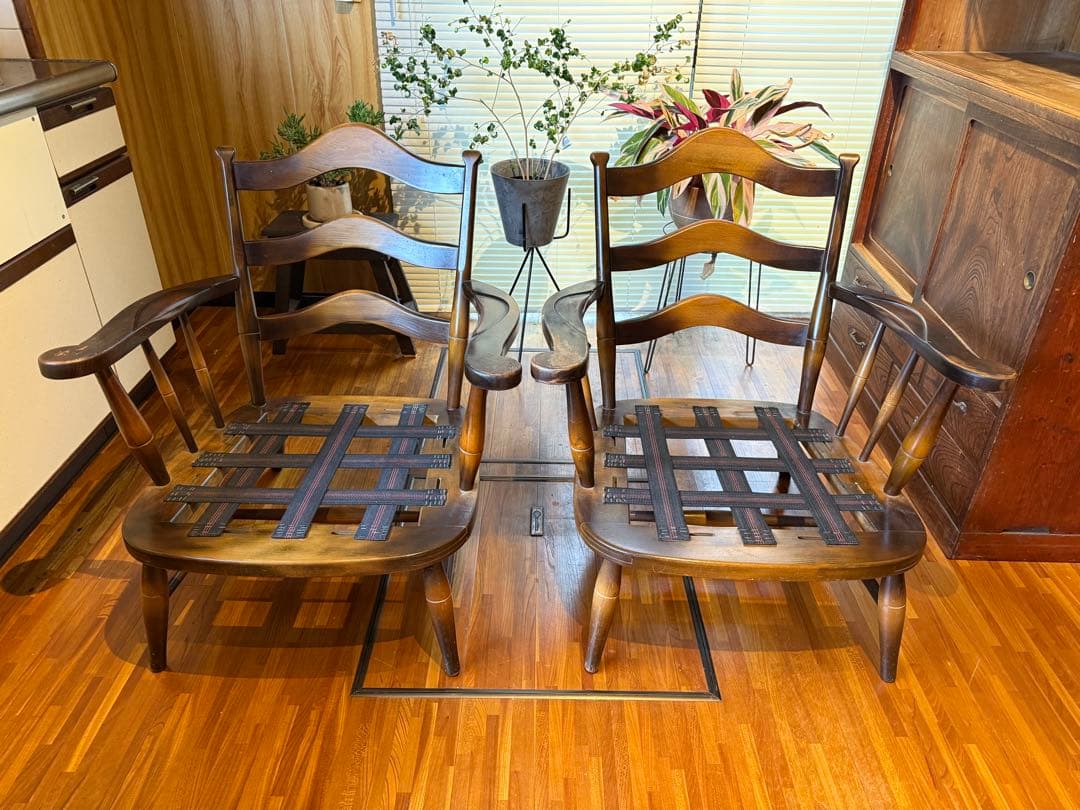 222✴︎　写真左　HIDA 飛騨産業 キツツキマーク アームソファ