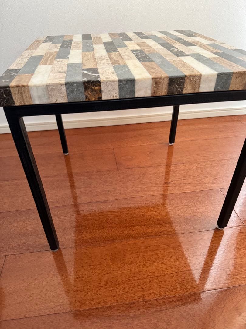 サイドテーブル