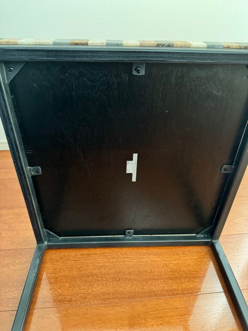 サイドテーブル