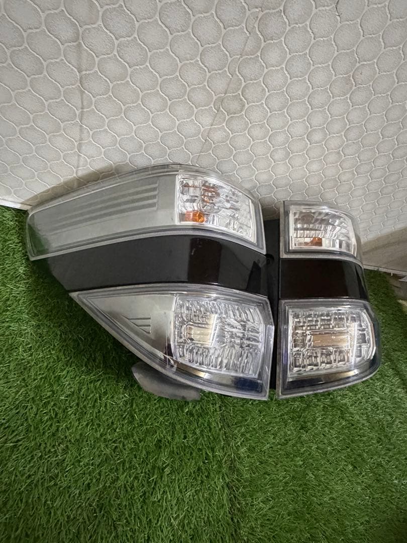 ヴェルファイア 20系　純正　左右LEDテールランプ クリア/ブラック