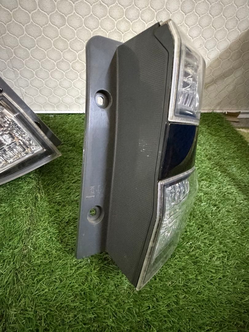 ヴェルファイア 20系　純正　左右LEDテールランプ クリア/ブラック