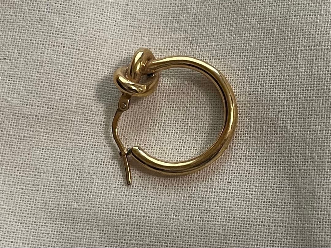 celine ノットピアス片耳