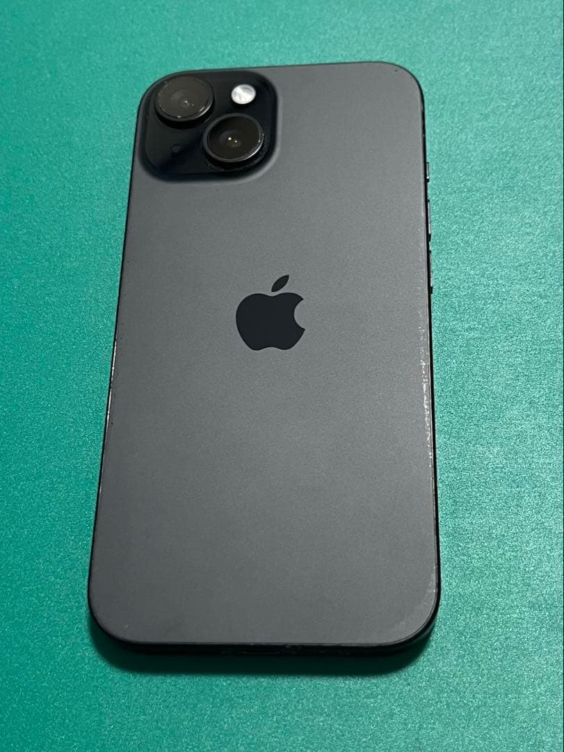 【中古】iPhone 15 ブラック 128 バッテリー100% 12