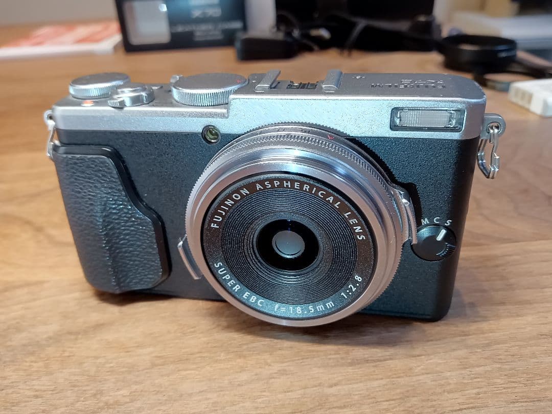 【純正レザーケースSET付き】FUJIFILM X70【取説+元箱+保証付】