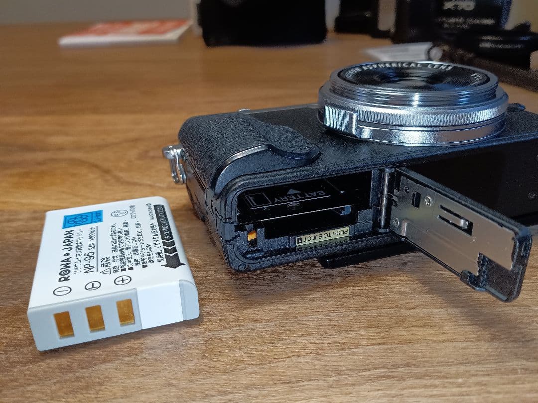 【純正レザーケースSET付き】FUJIFILM X70【取説+元箱+保証付】