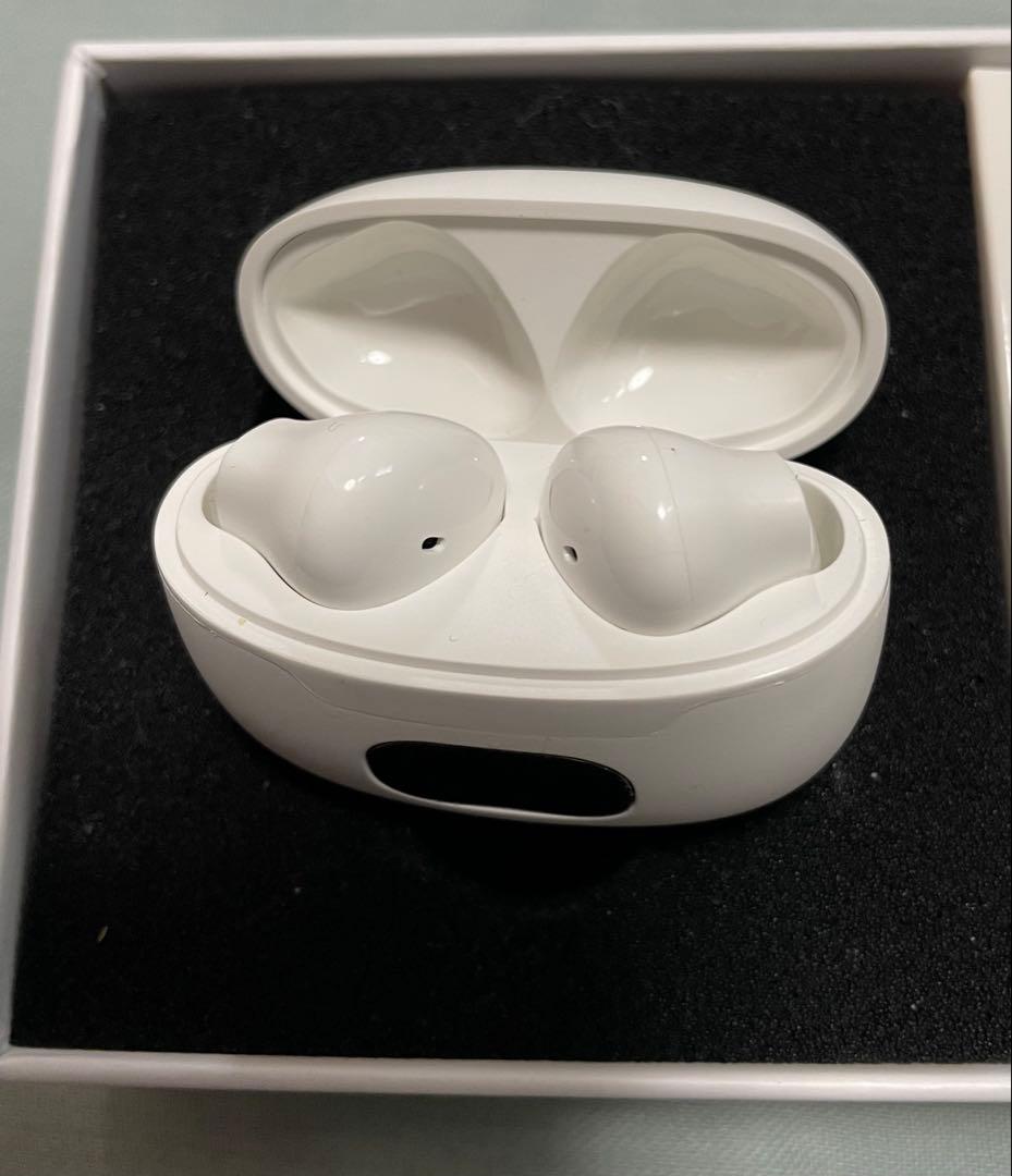 今までにない吸音能力で会話が出来ます♪耳穴に入れないでタイプ！カバーで落ちにくい