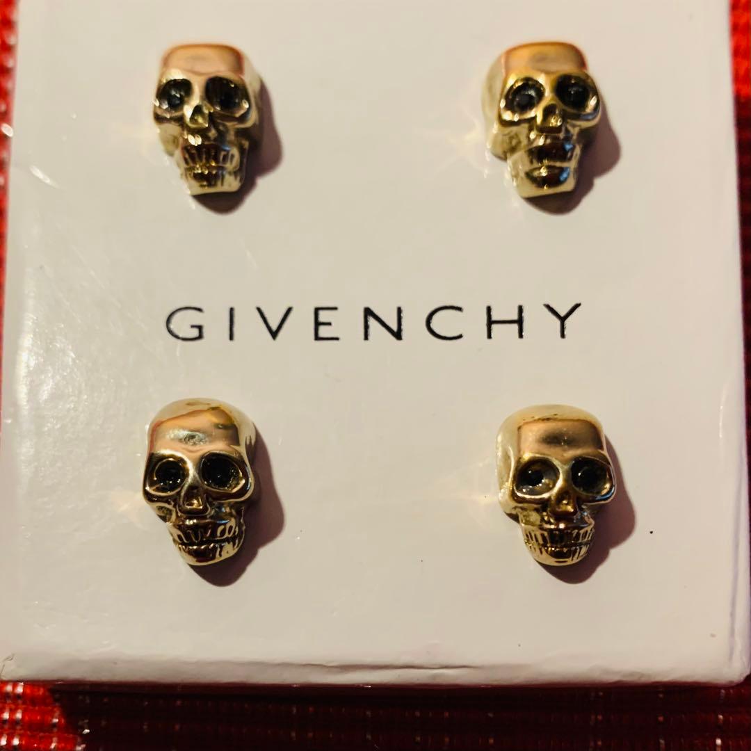 GIVENCHY マグネットピアス(両耳用)