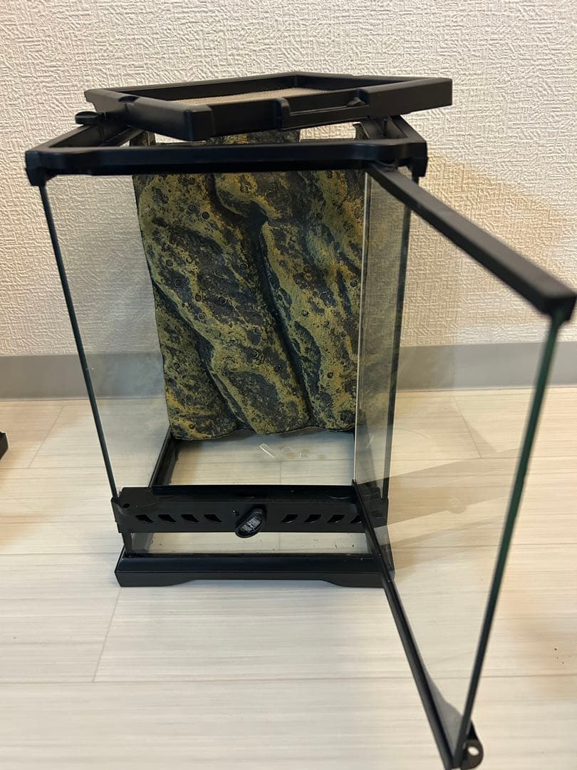 爬虫類飼育用ケース