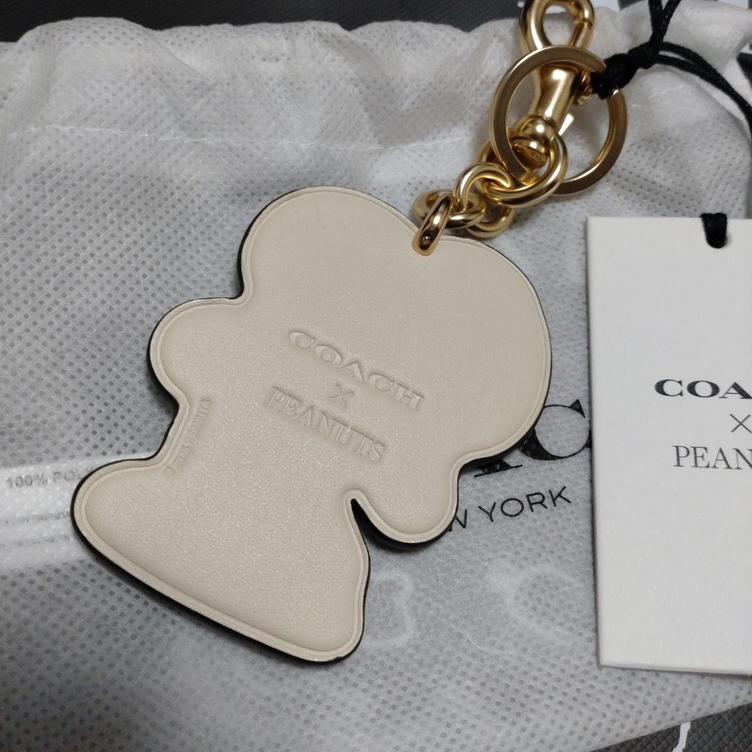 COACH ✕ PEANUTS バッグチャーム スヌーピー チョーク