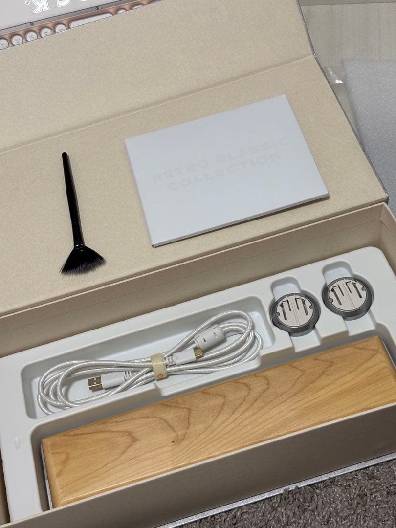 【箱あり】AZIO レトロクラシック ワイヤレスキーボード タイプライター