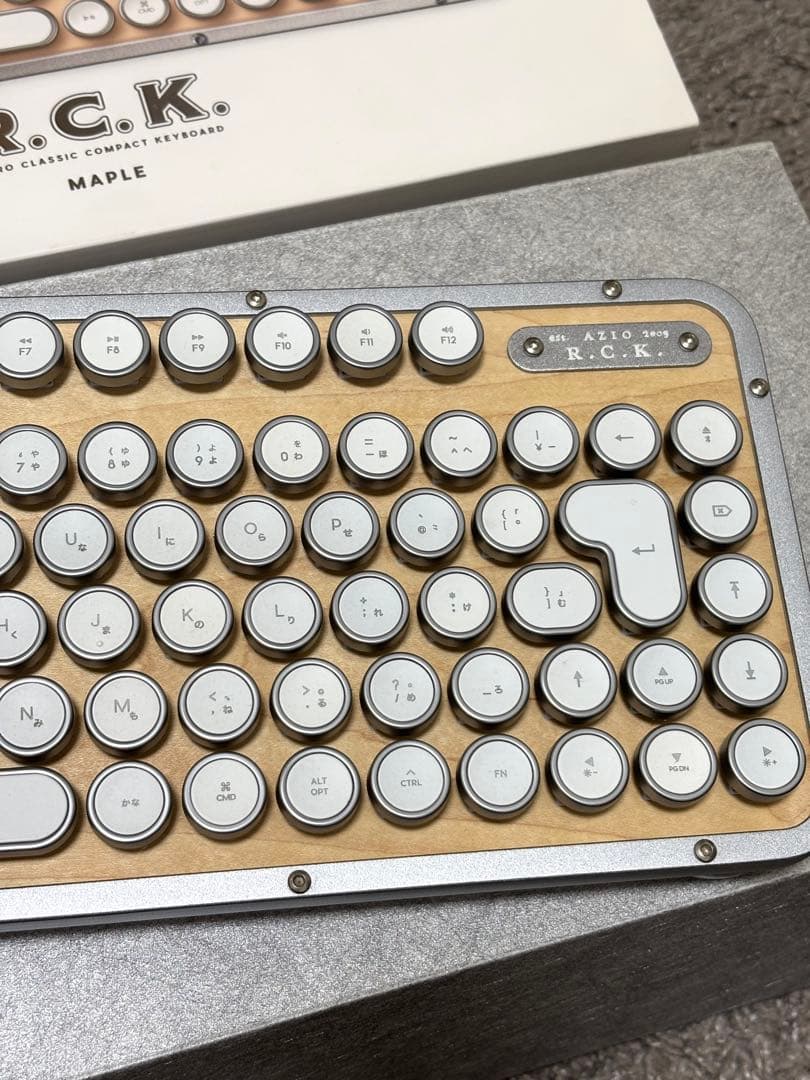 【箱あり】AZIO レトロクラシック ワイヤレスキーボード タイプライター