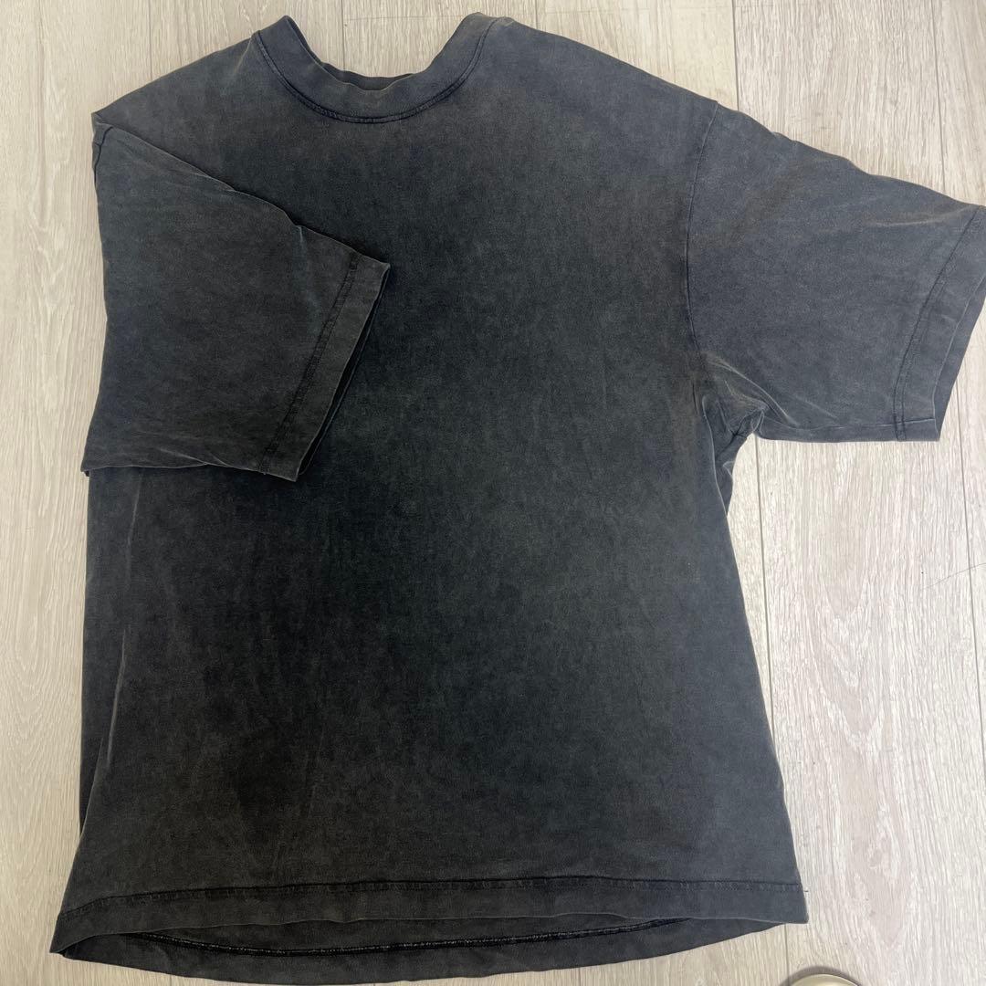 値下げ中　Acne Studios Tシャツ　厚手　裏面にロゴ入りのデザイン