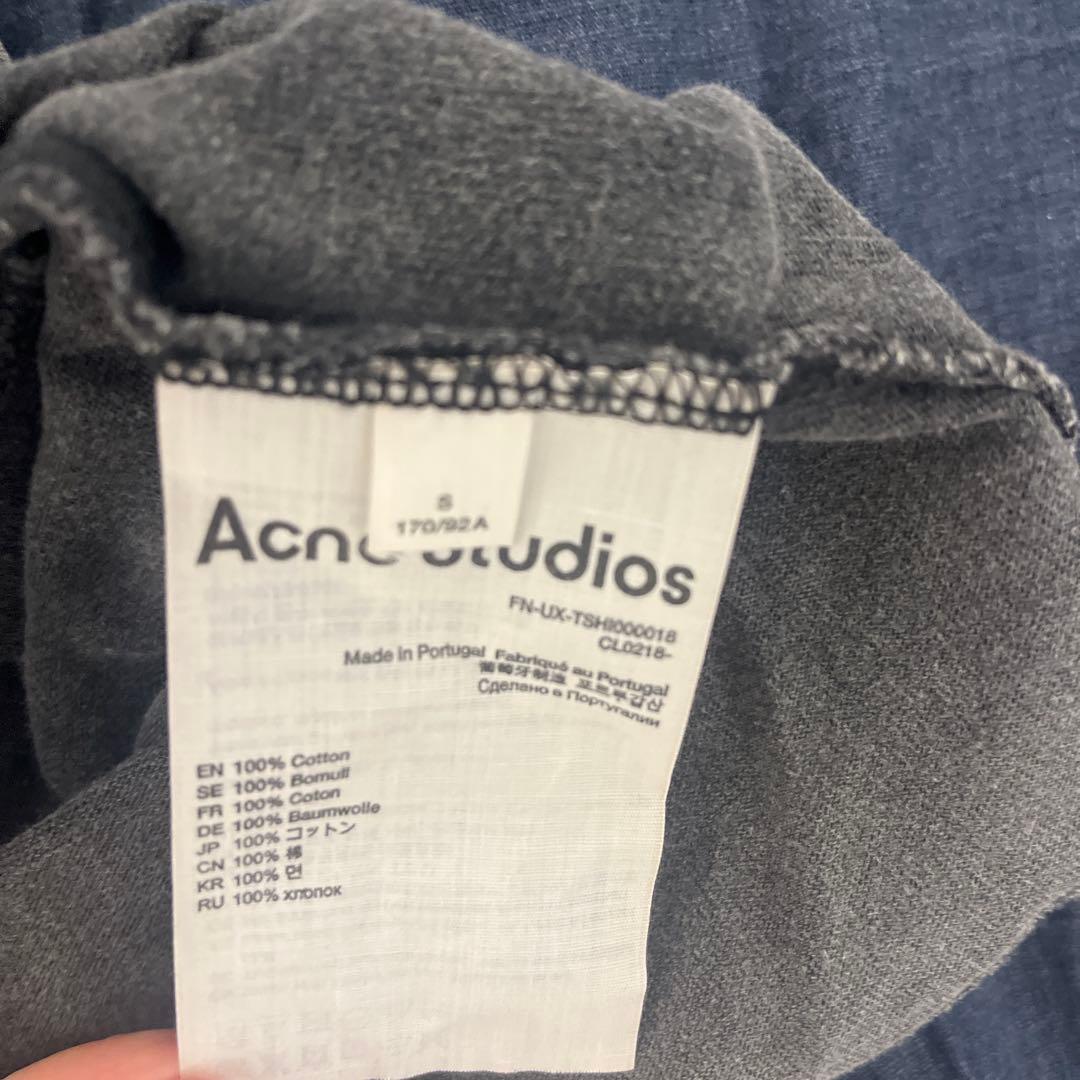 値下げ中　Acne Studios Tシャツ　厚手　裏面にロゴ入りのデザイン