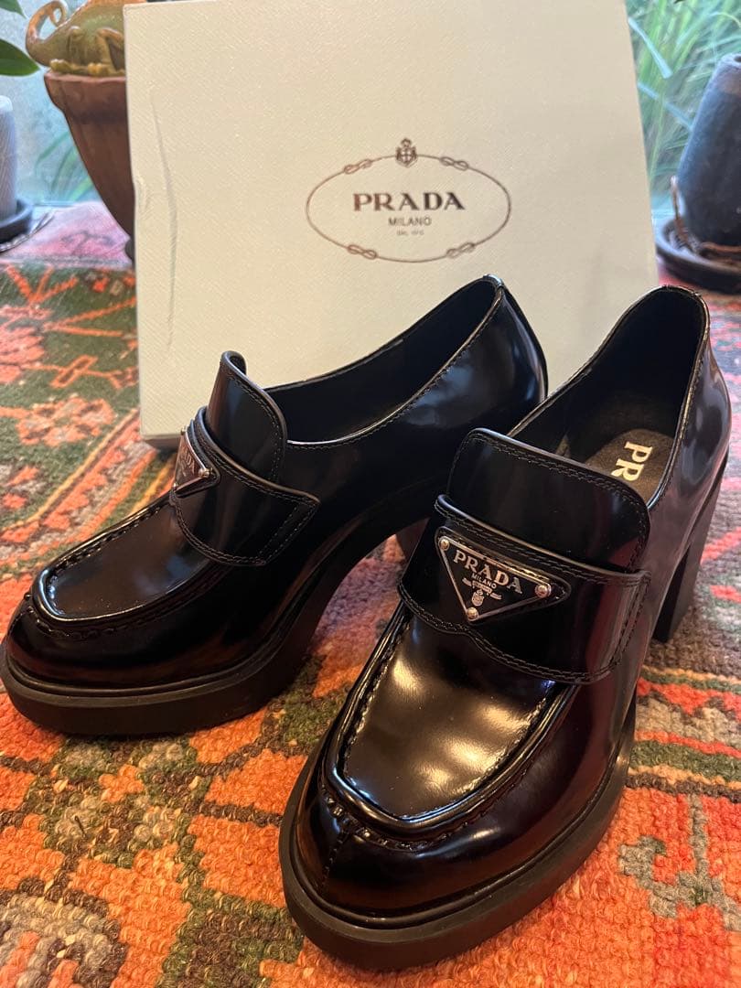 PRADA ブラックレザー ローファー 高ヒール