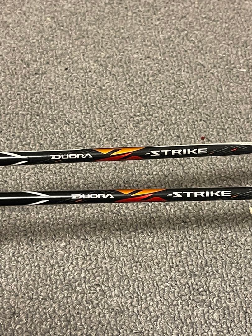 ヨネックス　デュオラZストライク　バドミントンラケット 2本セット