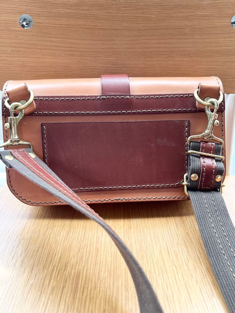 HERZ 一本ベルトのクラシックボディバッグ（F-4)