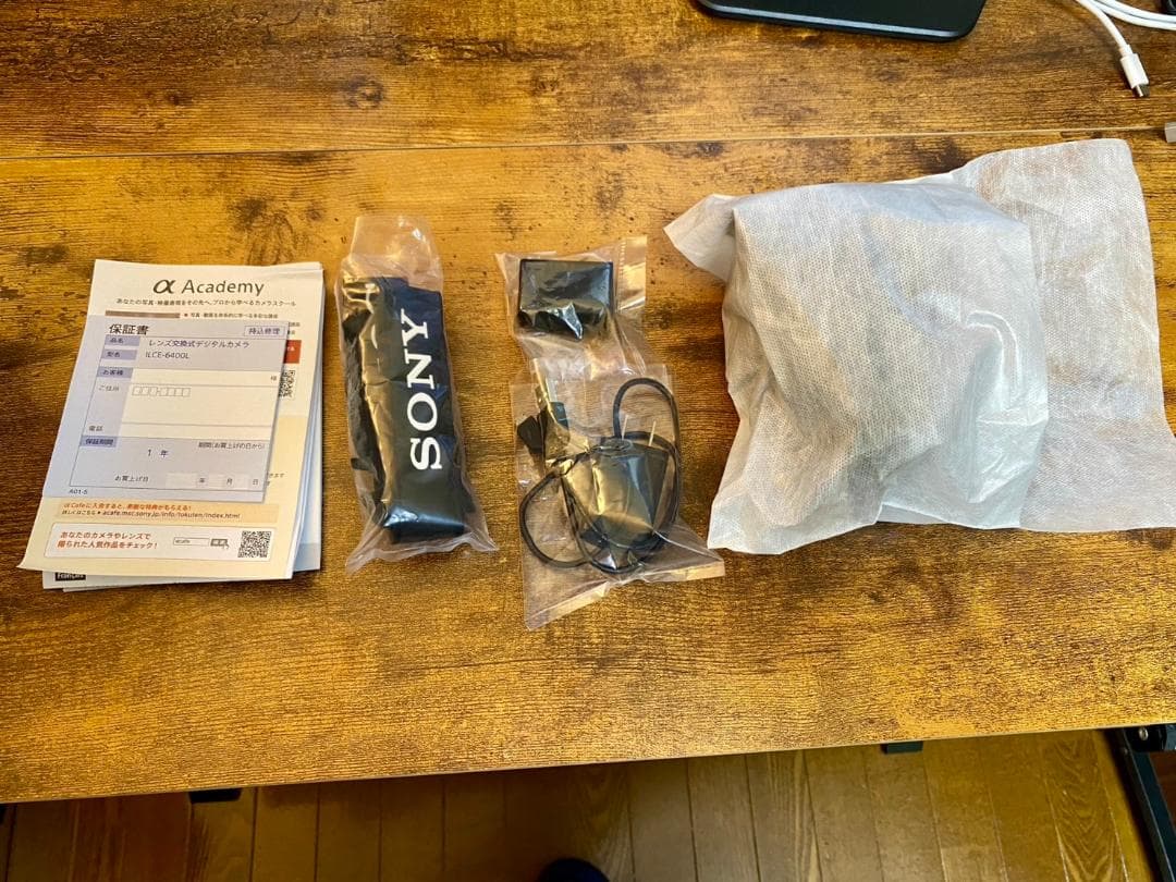 SONY α6400 ミラーレスカメラ パワーズームレンズキット 本体と三脚