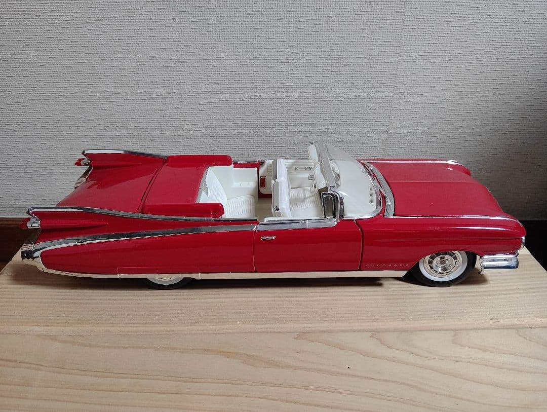 【美品】Cadillac ELDORAD 1/18 MAISTO 希少 赤