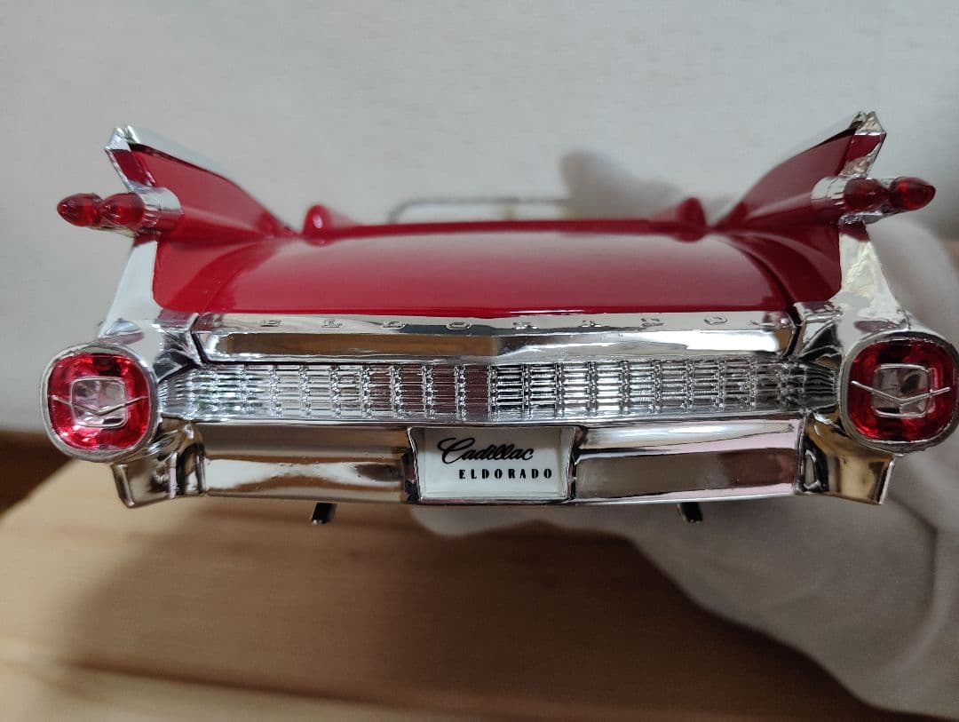【美品】Cadillac ELDORAD 1/18 MAISTO 希少 赤