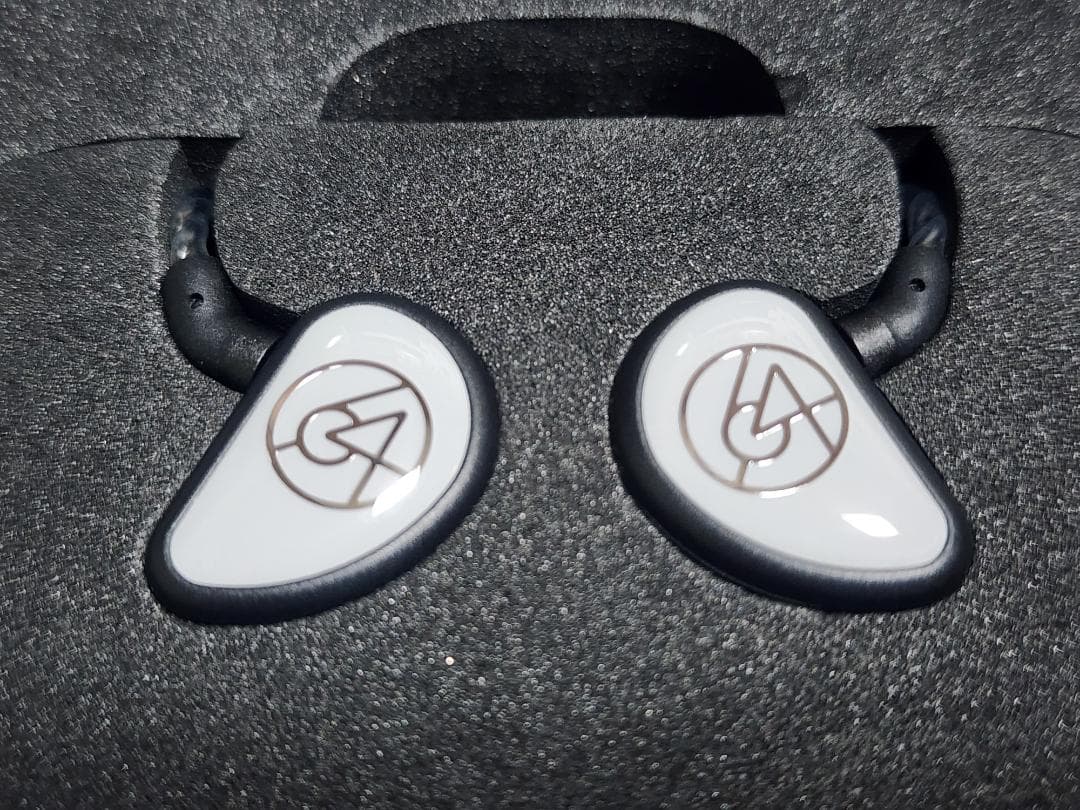 ほぼ新品・保証26年10月・64AUDIO Aspire1 [64A-7440]