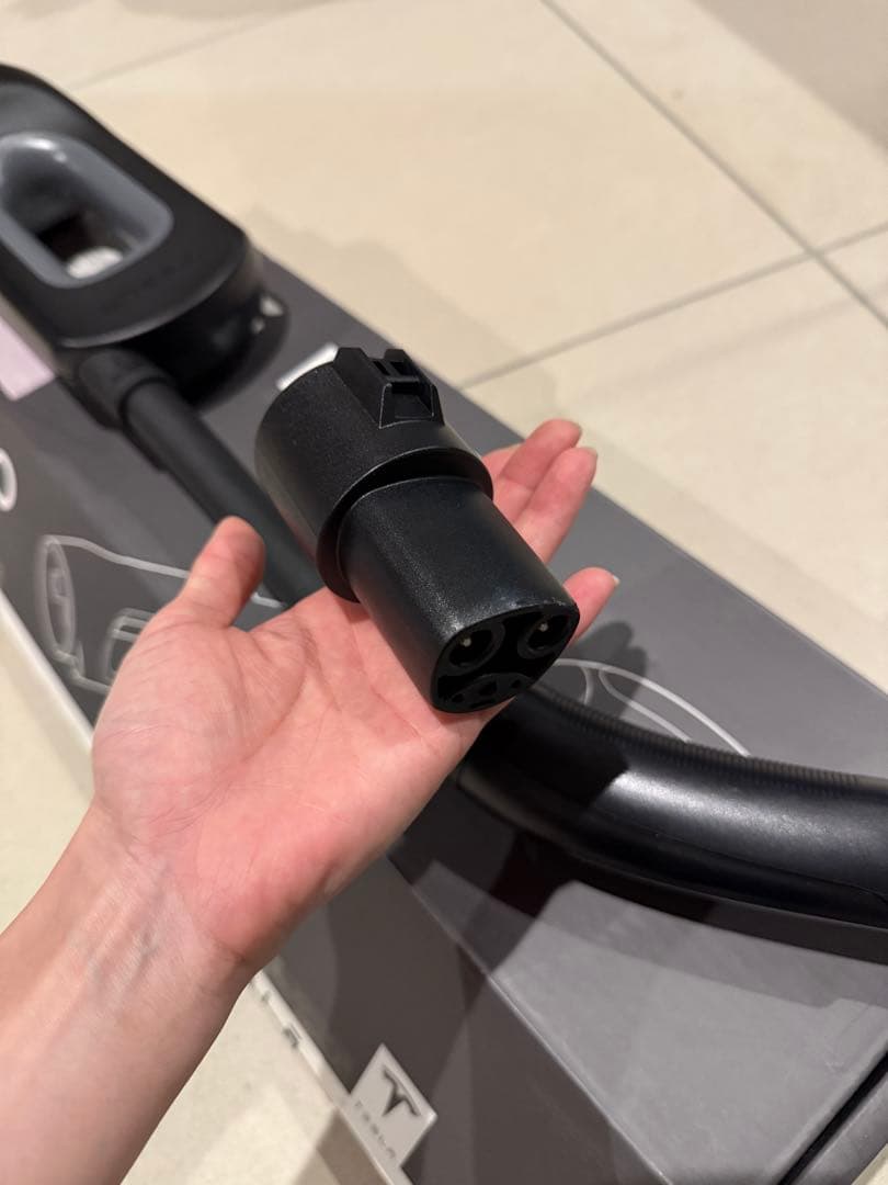 テスラチャデモアダプター CHAdeMO Tesla（国内正規品）