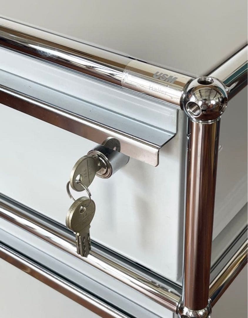 usmハラー ホワイトキャビネット 鍵付き