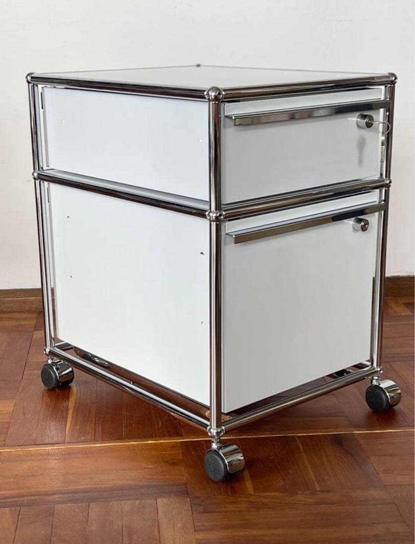 usmハラー ホワイトキャビネット 鍵付き