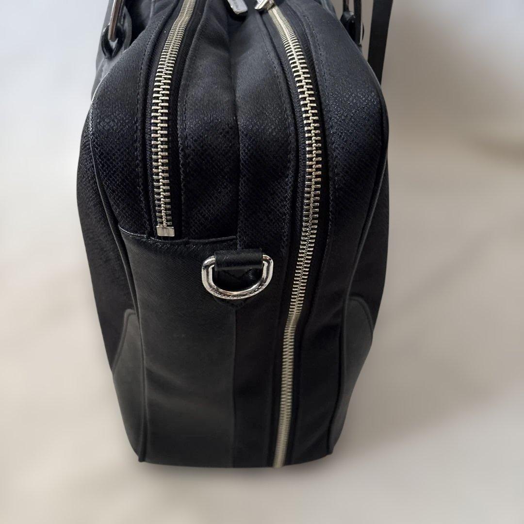 人気✨ペッレモルビダ　ビジネスバッグ 黒　レザー　2層　パソコン収納可能