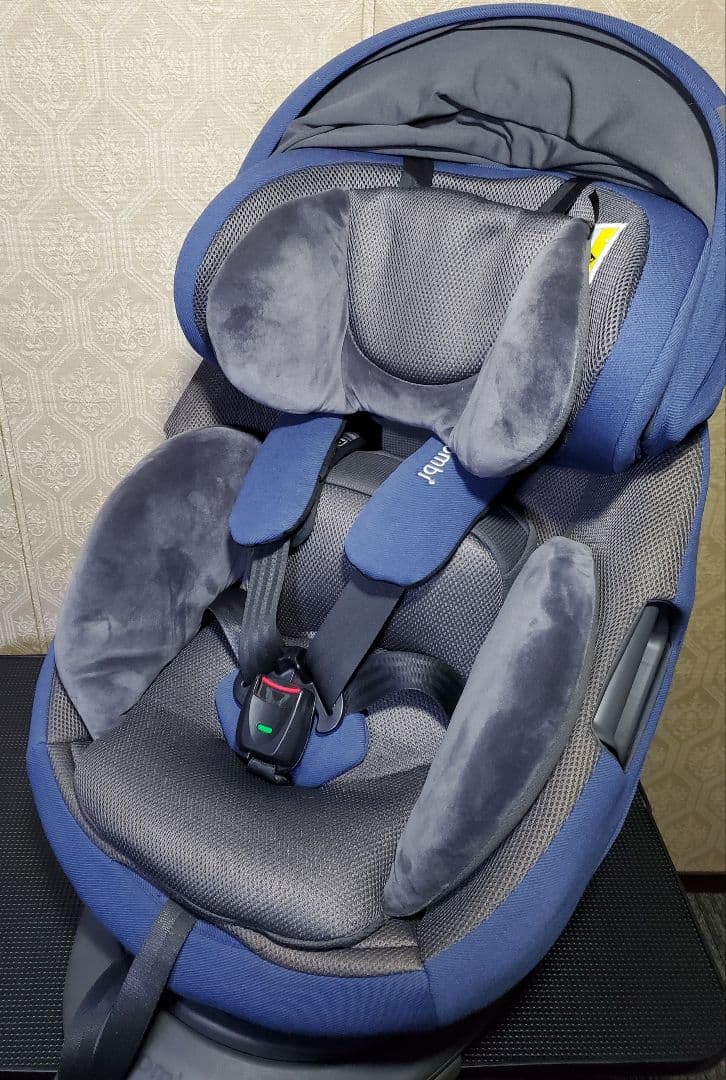 美品 チャイルドシートコンビ THE S ISOFIX ZB-690 ネイビー