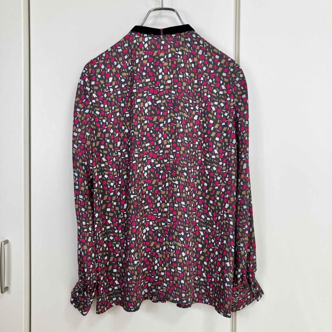 アナイ イレギュラースクエアプリントタイ付き ブラウス チャコールグレー 38