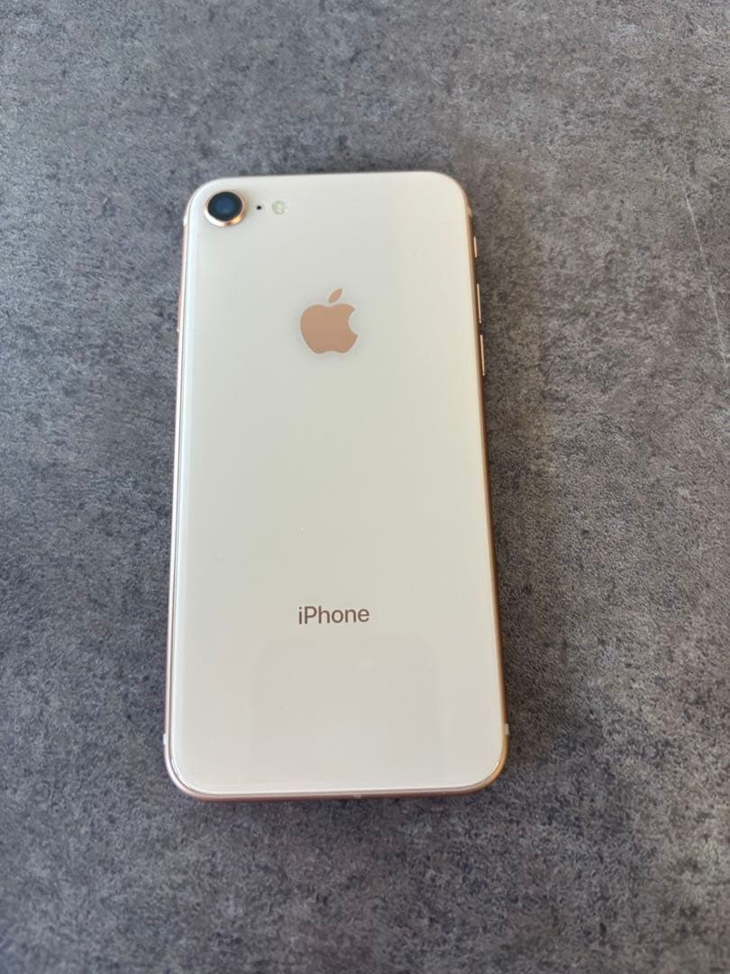 Apple iPhone 8 ゴールド 本体とEarPods付き