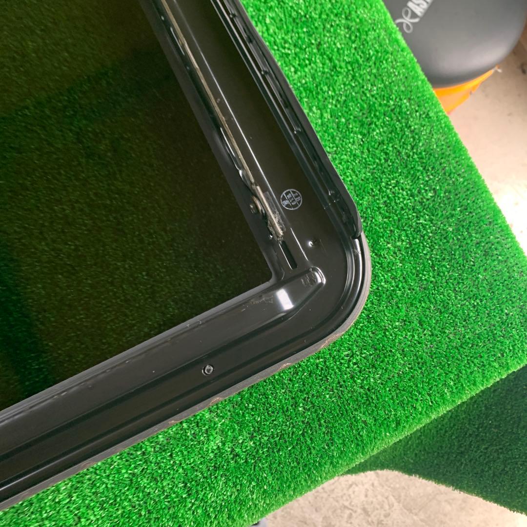 マメ　トヨタ　セルシオ30 後期　純正サンルーフガラス　　希少　中古品