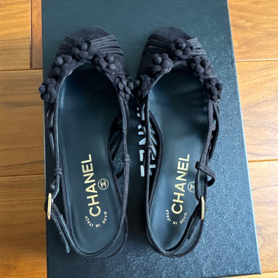【新品未使用品】CHANEL スウェードカメリアサンダル 35