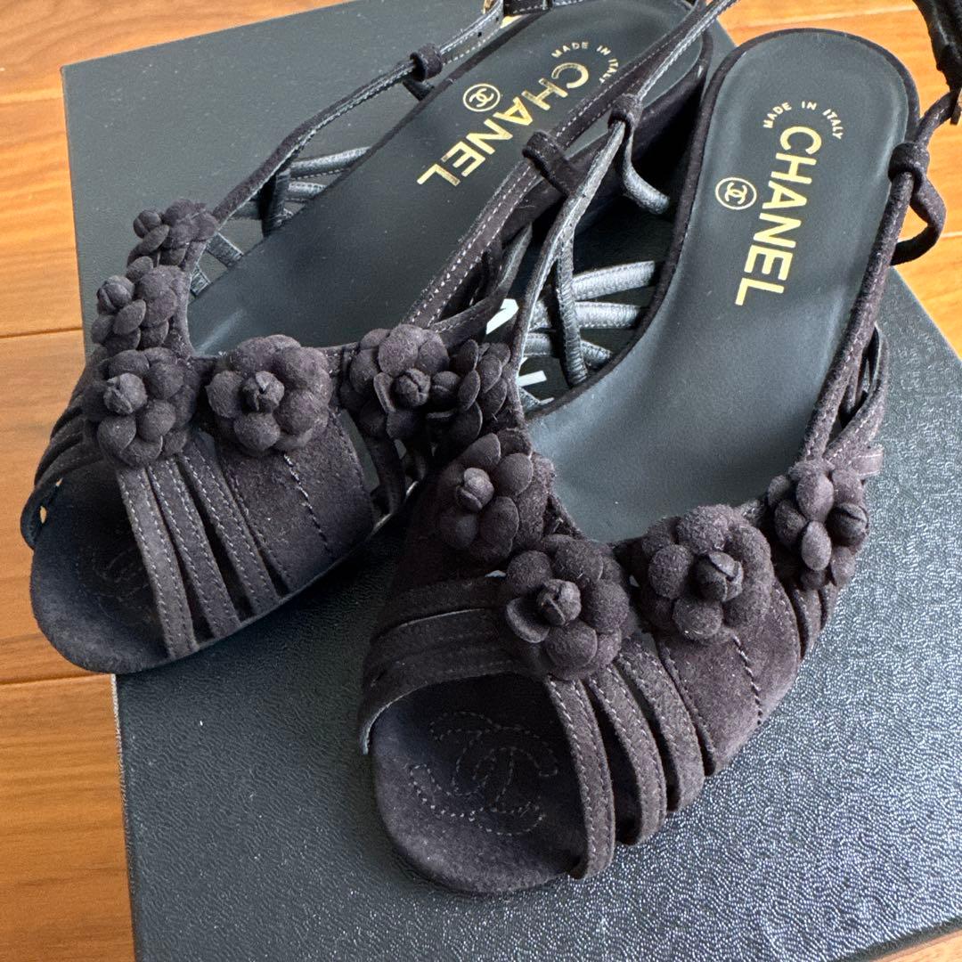【新品未使用品】CHANEL スウェードカメリアサンダル 35