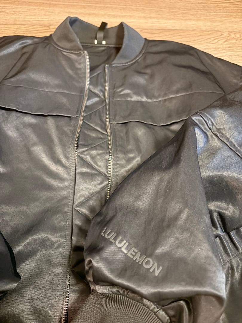 Lululemonブラック ボンバージャケット