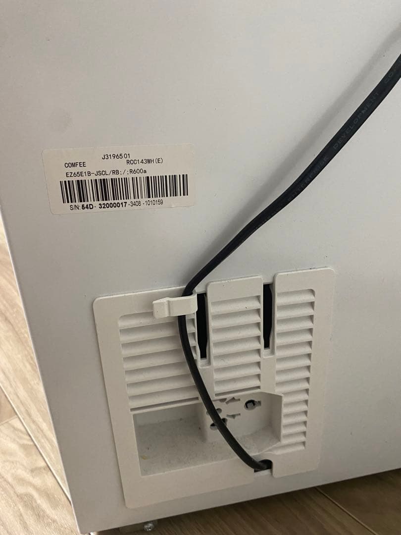 comfeeノンフロン冷凍庫142L