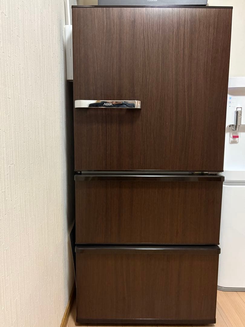 亜*紀様 AQUA ダークブラウン 3ドア冷蔵庫　AQR-SV24J
