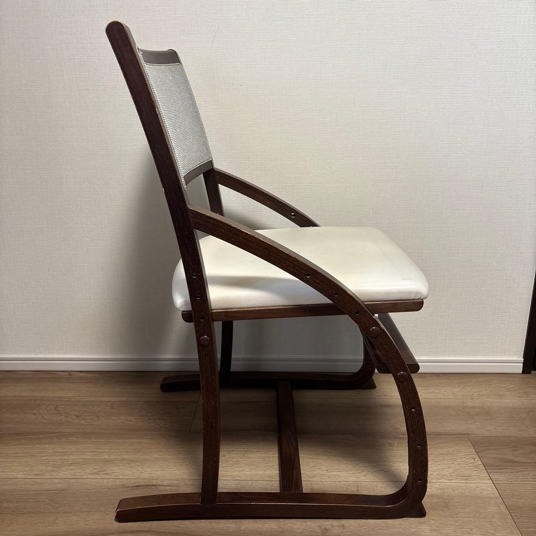 カリモク　デスクチェア　学習椅子　モカブラウン　XT2401IK