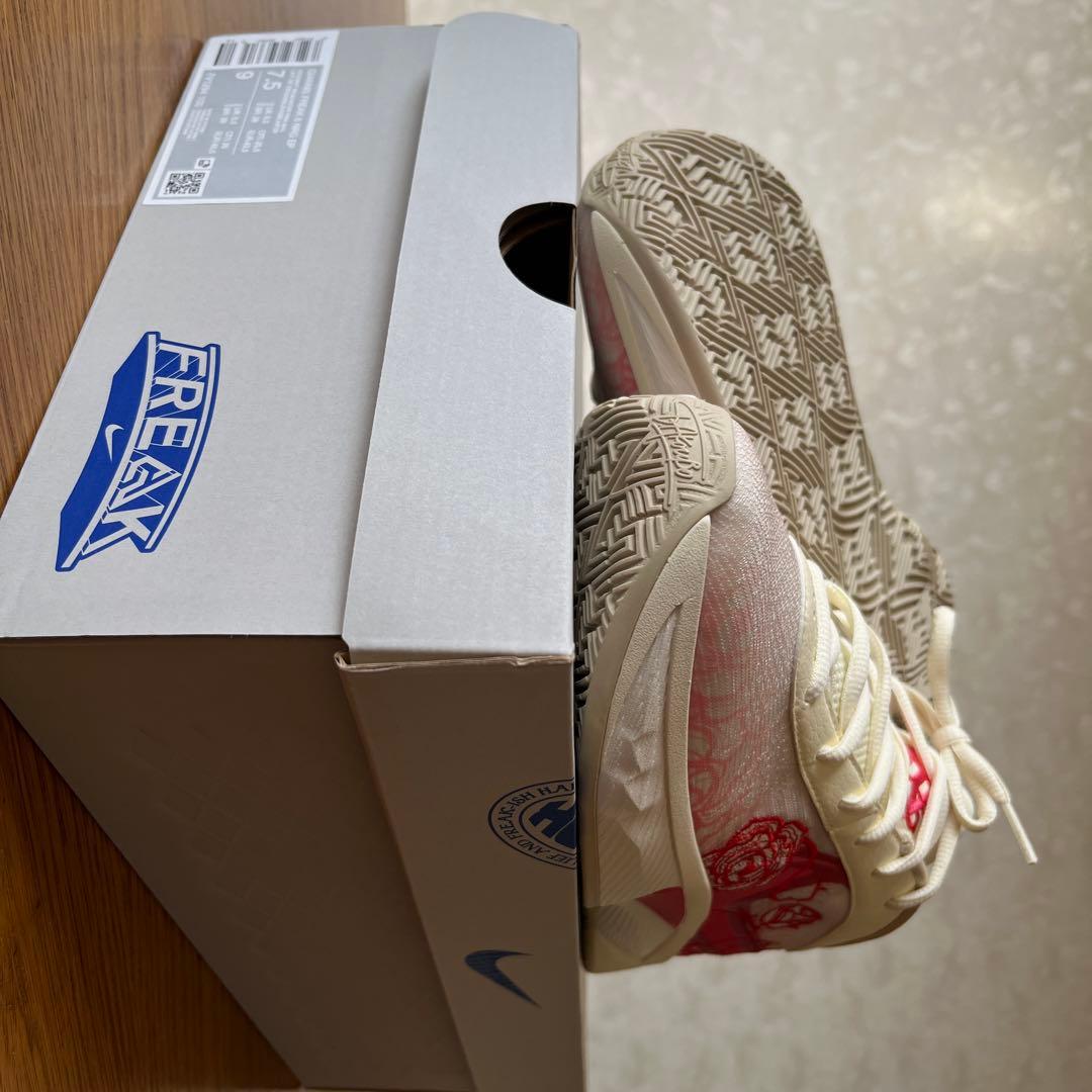 3*8様 バスケシューズ25.5cm新品Nike Giannis Freak 6
