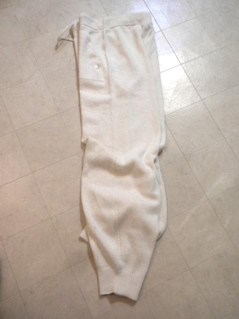 KABEリナシメント◆カシミヤ混ウール！お洒落なオフ白ニットジョガーパンツ