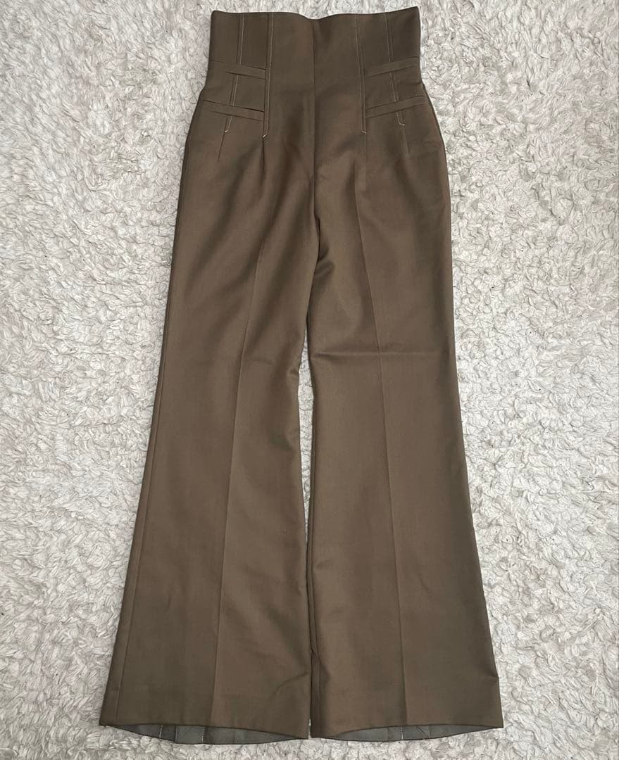 マメクロゴウチ ハイウエストバックフリンジフレアパンツ