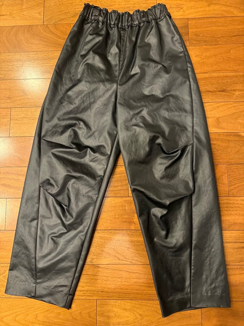 IIROT/イロットLeather touch trouser
