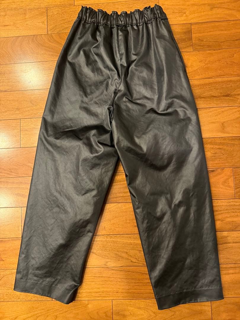 IIROT/イロットLeather touch trouser
