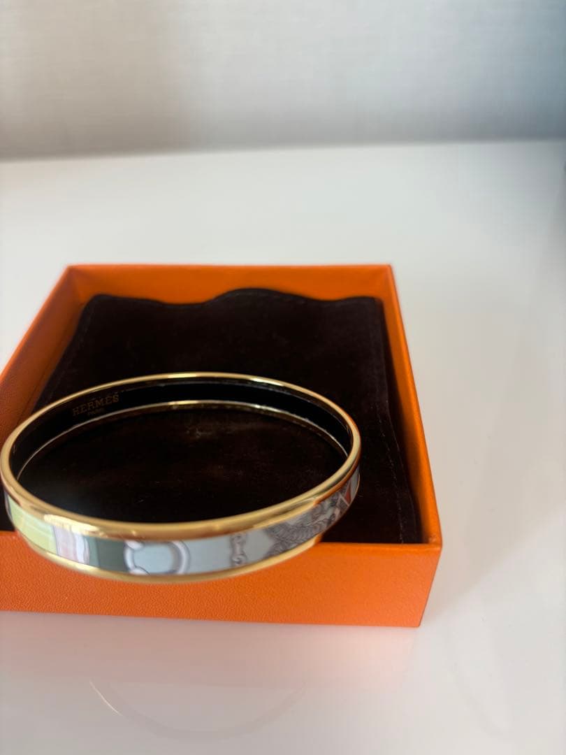 エルメスエナメルバングル